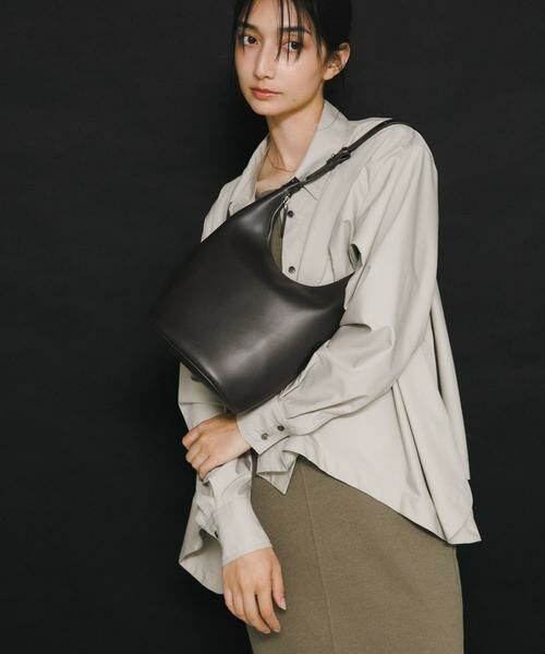 RODE SKO / ロデスコ ショルダーバッグ | ROH Seoul　MEDIUM AROUND HOBO BAG | 詳細9