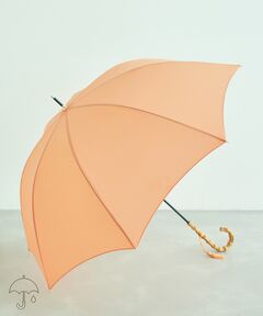 <b>毎年人気のROPE'のロング傘は、持ちやすいバンブーハンドルにとタッセルチャームがポイント シンプルながら、傘をもつ姿を女性らしく美しく見せてくれます！</b></br></br>【素材、機能、加工】<br>晴雨兼用（紫外線遮蔽率９０％以上・完全なUVカットではありません）なので、雨の日に雨傘としてはもちろん、晴れの日に日傘としてもご使用いただけます。<br><br>【デザイン・ポイント】<br>定番人気のバンブーアンブレラ（長傘）。雨の日に気分をあげてくれるカラーリングが〇<br>カラーバリエーションで暗い色と明るい色を2本持ちして、コーディネートに合わせてカラーリングをチョイスすれば、雨の日を楽しく過ごせるかも。プレゼントにも最適です!<br>あなたらしい1色を見つけて買い足したり、気分やコーディネートに合わせて2,3色のカラーを使い分けるのもおすすめです。<br><br>※ワンタッチ仕様ではありません(開く際は手動です)<br>※タッセルは傘の持ち手部分に巻き付けているため、固定・結び・接着などはされておりません。<br>お客様ご自身で取り外し可能な仕様となっております。<br><br>【カラー】<br>・27ベージュ　メイン…ベージュ<br>・34黄緑…グリーン<br>・51パープル　サブ…パープル（WEB限定カラー）<br>・53ラベンダーサブ…ライトブルー<br>・65ピンク系サブ…ピンク<br>・71オレンジ　サブ…オレンジ<br><br>【その他ポイント】<br>バンブーハンドルアンブレラのシリーズで<br>柄の長傘（品番：GGI22010）、折り畳みの無地タイプ（品番：GGI22020）、折り畳みの柄タイプ（品番：GGI22030）もございます。<br><br>※画像の商品はサンプルです。 実際の商品と仕様、加工、サイズが異なる場合がございます。<br>※撮影場所やライティング、お使いのモニター環境によって色の見え方が異なる場合がございます。<br>※商品のカラーは画像の色味をご参照ください。動画は仕様説明のため、色味が実物と異なる場合がございます。