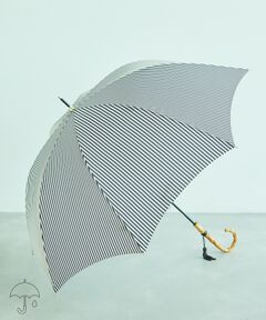 <b>毎年人気のROPE'のロング傘にバイカラーデザインが仲間入り◎</b></br></br>【素材】<br>晴雨兼用（紫外線遮蔽率９０％以上・完全なUVカットではありません）なので、雨の日に雨傘としてはもちろん、晴れの日に日傘としてもご使用いただけます。<br><br>【デザイン・シルエット】<br>定番人気のロング傘。持ちやすいバンブーハンドルとタッセルチャームのポイントはそのままに、繊細なパイピングを効かせたデザインと細ストライププリントで上品な傘に仕上げました。<br>パイピング：フチと骨に沿ったパイピングは傘のコマひとつひとつを際立たせ、すっきりとしたモダンな印象を与えてくれます。<br>ストライプ：細めのピッチで繊細な印象のストライプパターンにこだわりました。<br><br>※ワンタッチ仕様ではありません(開く際は手動です)<br>※タッセルは傘の持ち手部分に巻き付けているため、固定・結び・接着などはされておりません。<br>お客様ご自身で取り外し可能な仕様となっております。<br><br>【カラー】<br>パイピング３色展開：ネイビー×オフ白（40コン　メイン）、オフ白×ネイビー（15オフ　サブ ）、テラコッタ×オフ白（75レンガ　メイン）<br>ストライプ２色展開：ベージュ×オフ白（28ベージュ　サブ）、ネイビー×オフ白（43コン　サブ）<br><br>【その他ポイント】<br>バンブーハンドルアンブレラのシリーズで<br>無地の長傘（品番：GGI22000）、折り畳みの無地タイプ（品番：GGI22020）、折り畳みの柄タイプ（品番：GGI22030）もございます。<br><br>※画像の商品はサンプルです。 実際の商品と仕様、加工、サイズが若干異なる場合がございます。<br>※室外で撮影している画像は、光の影響で色味が若干異なって見える場合がございます。<br>※商品の入荷状況は、店舗までお問い合わせをお願いいたします。<br>※店舗での商品のお取り扱いについて、ROPE'の商品は、ROPE'実店舗のみの取り扱いになります。
