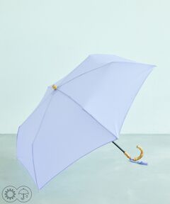 <b>人気のバンブーハンドルアンブレラの折りたたみ傘タイプ</b></br></br>【素材、機能、加工】<br>晴雨兼用（紫外線遮蔽率９０％以上・完全なUVカットではありません）なので、雨の日に雨傘としてはもちろん、晴れの日に日傘としてもご使用いただけます。<br><br>【デザイン・ポイント】<br>タッセル付き、ROPE'ロゴ入りホック付き、バンブーハンドル、付属の袋は巾着型でピスネームが付きです。<br>タッセル付きの仕様が袋に入れたとき映えるよう、袋のサイドにスリットが入っています。バンブーハンドルでもコンパクトなサイズ感に仕上げました。<br><br>※旅行時など、出来るだけコンパクトにして持ち運びができる3段折りたたみ式です。<br>※傘の開閉がスムーズにでき、閉じる際に傘の骨を折らずに済むスムーズな仕様です。<br>※ワンタッチ仕様ではありません(開く際は手動です)<br>※タッセルは傘の持ち手部分に巻き付けているため、固定・結び・接着などはされておりません。<br>お客様ご自身で取り外し可能な仕様となっております。<br><br>【カラー】<br>あなたらしい1色を見つけて買い足したり、気分やコーディネートに合わせて2,3色のカラーを使い分けるのもおすすめです。<br>・27ベージュ…メイン…ベージュ<br>・34黄緑…グリーン<br>・51パープル…サブ…パープル<br>・53ラベンダーサブ…ライトブルー<br>・65ピンク系サブ…ピンク<br>・71オレンジ　サブ…オレンジ<br><br>【その他ポイント】<br>バンブーハンドルアンブレラのシリーズで<br>無地の長傘（品番：GGI22000）、柄の長傘（品番：GGI22010）、折り畳みの柄タイプ（品番：GGI22030）もございます。<br><br>※画像の商品はサンプルです。 実際の商品と仕様、加工、サイズが若干異なる場合がございます。<br>※室外で撮影している画像は、光の影響で色味が若干異なって見える場合がございます。<br>※商品の入荷状況は、店舗までお問い合わせをお願いいたします。<br>※店舗での商品のお取り扱いについて、ROPE'の商品は、ROPE'実店舗のみの取り扱いになります。