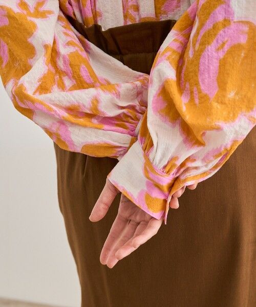 ROPE' / ロペ シャツ・ブラウス | 【DEVEAUX（デヴォー）】別注ボカシフラワーボリュームスリーブブラウス/洗える | 詳細25