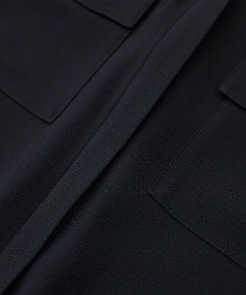 ROPE' / ロペ シャツ・ブラウス | 【洗える・カセット服】バックサテンフラップブラウス/お仕事・通勤・セットアップ対応【ドラマ着用】 | 詳細25