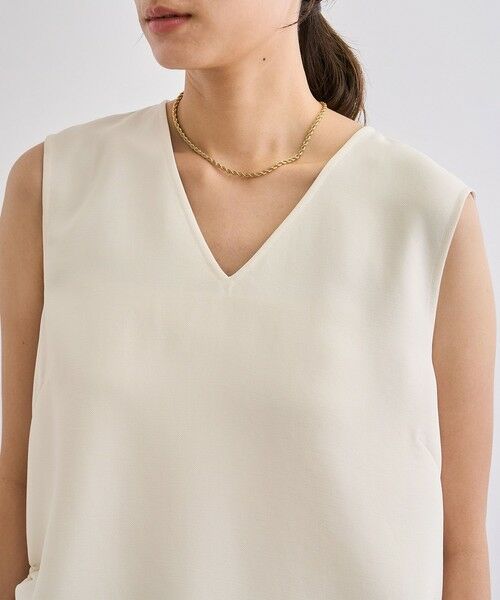 ROPE' / ロペ シャツ・ブラウス | 【洗える】バックサテンドロストVネックブラウス【WEB・一部店舗限定】 | 詳細13