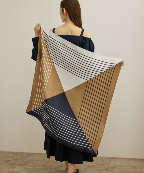 ROPE'/ロペ ストライプパターンシルクスカーフ ブラック(01) F ROPE'/ロペ ストライプパターンシルクスカーフ ブラック(01) F