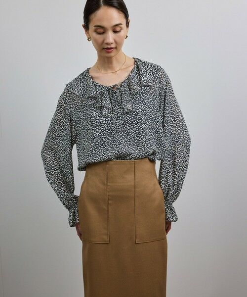 ROPE' / ロペ シャツ・ブラウス（半袖以外） | 【洗える】ラッフルVネックブラウス（ジャガード/リーフプリント）【WEB・一部店舗限定】 | 詳細17