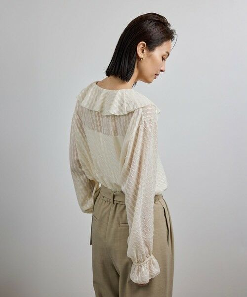 ROPE' / ロペ シャツ・ブラウス（半袖以外） | 【洗える】ラッフルVネックブラウス（ジャガード/リーフプリント）【WEB・一部店舗限定】 | 詳細21