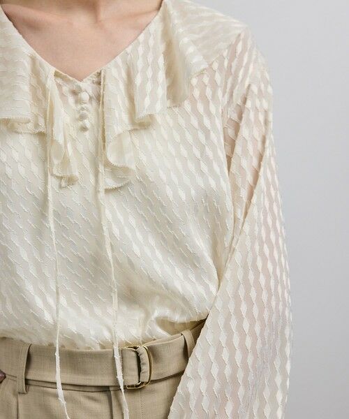 ROPE' / ロペ シャツ・ブラウス（半袖以外） | 【洗える】ラッフルVネックブラウス（ジャガード/リーフプリント）【WEB・一部店舗限定】 | 詳細3