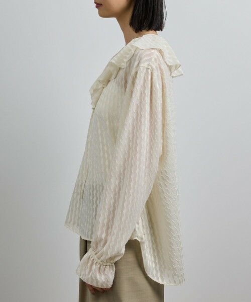 ROPE' / ロペ シャツ・ブラウス（半袖以外） | 【洗える】ラッフルVネックブラウス（ジャガード/リーフプリント）【WEB・一部店舗限定】 | 詳細9