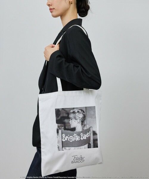 ROPE'/ロペ 【Brigitte Bardot×ROPE'・コラボ】モノクロフォトプリントキャンバストートバッグ【A4対応】 ホワイト(10) F ROPE'/ロペ 【Brigitte Bardot×ROPE'・コラボ】モノクロフォトプリントキャンバストートバッグ【A4対応】 ホワイト(10) F