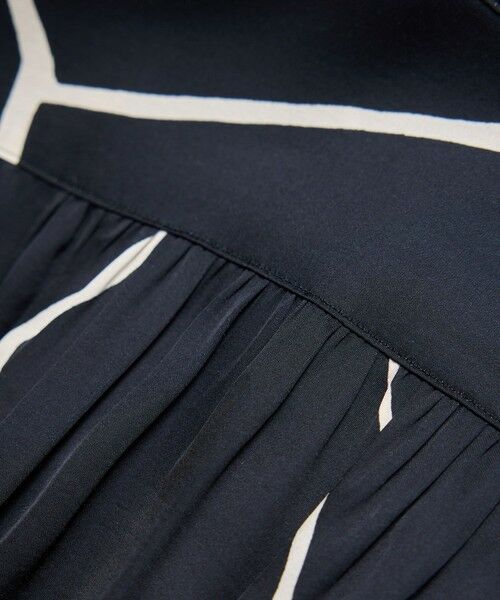 ROPE' / ロペ ロング・マキシ丈ワンピース | ギャザーヨークサテンワンピース/イージーケア | 詳細13