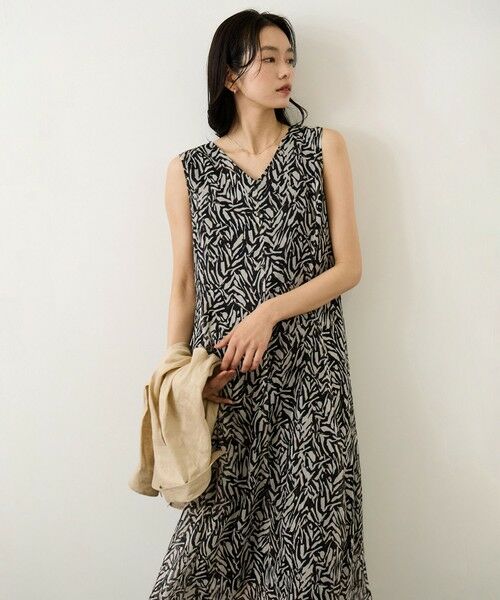 ROPE' / ロペ ロング・マキシ丈ワンピース | 【DEVEAUX(デヴォー)】プリントフレアワンピース（ブラック系(02)）