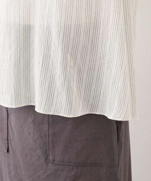 ROPE' / ロペ シャツ・ブラウス | 【一部WEB限定】Vネックフリルブラウス(無地・ピンストライプ)/イージーケア | 詳細23