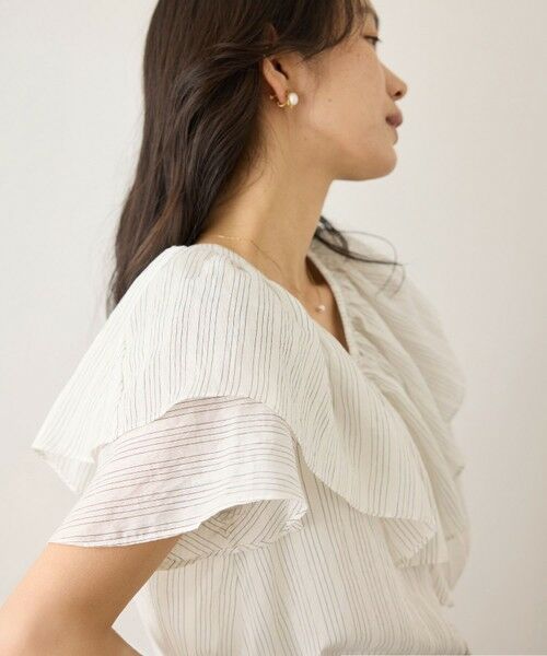 ROPE' / ロペ シャツ・ブラウス | 【一部WEB限定】Vネックフリルブラウス(無地・ピンストライプ)/イージーケア（ホワイト系(11)）