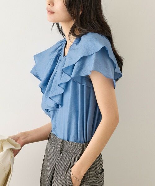 ROPE' / ロペ シャツ・ブラウス | 【一部WEB限定】Vネックフリルブラウス(無地・ピンストライプ)/イージーケア（ブルー(44)）