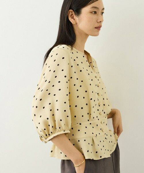 ROPE' / ロペ シャツ・ブラウス | ドットプリントウエストタックペプラムブラウス/イージーケア（ベージュ(27)）