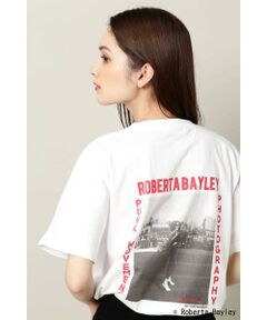 Roberta BayleyロゴプリントTシャツ