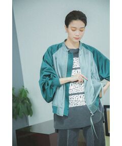 TOKYO BRAND "ORDINALY FEDERATION"とのコラボレーションアウター<br/>・ミリタリーなムードも持ち合わせたスプリングブルゾン<br/>・春先の気候とムードにマッチする配色の光沢のあるサテン生地を使用<br/>・ボリュームのある袖と、ニットなどのトップスも合うようなにサイジング<br/>・お揃いのカーゴパンツとのセットアップも可能<br/><br/>【スタッフレビュー】<br/>春に軽く羽織れるブルゾンです。<br/>滑らかで柔らかな春らしい風合いにミリタリーのMA1の様なリブが袖口と裾に施されています。<br/>パンツにはもちろんスカートにもコーデイネートしやすく、こなれ感の出る丈バランスに仕上げています。<br/><BR>透け感/なし|裏地/なし|光沢/あり|生地の厚さ/普通|伸縮性/なし|シルエット/スタンダード