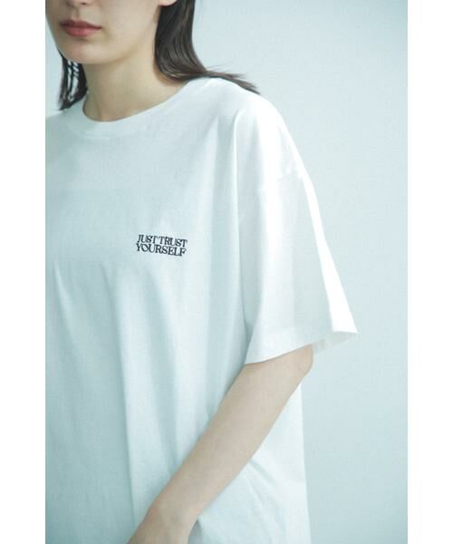 バックロゴTシャツ