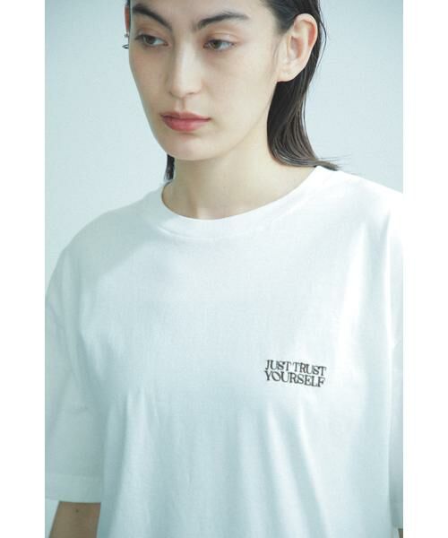 バックロゴTシャツ