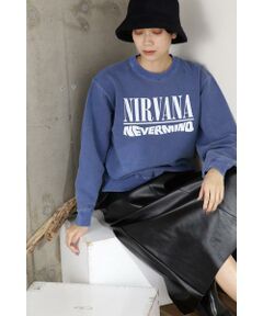 「NIRVANA」ロックロゴプリントがポイントのスウェットトップス<br/>・ロングスリーブ<br/>・ヴィンテージライクなこなれ感のある風合い<br/>・程よく色あせたネイビーにホワイトの配色ロゴプリントが目を引くデザイン<br/><br/><br/>【スタッフレビュー】<br/>ロゴプリントがキャッチーなデザインのスウェットトップス。<br/>着古したようなカラーリングがアクセントになります。<br/>ボトムスにパンツはもちろん、スカートと合わせればレディ感をMIXしたコーディネートも楽しめます。<br/><br/><br/>【取扱注意事項】<br/>モデルの着用画像の場合、光の当たり具合により、実際の色味と異なって見えることがございます。色味は、商品生地の画像をご参照ください。<BR>透け感/なし|裏地/なし|光沢/なし|生地の厚さ/普通|伸縮性/あり|シルエット/スタンダード