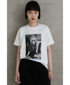 「GOOD ROCK SPEED」からLIFE MUSEのフォトプリントTシャツが登場<br/>・モノトーンのフォトプリント<br/>・程よいフィットのサイズ感<br/>・着回し力が高いデザイン<br/><br/><br/>【スタッフレビュー】<br/>アメリカで発行されていたグラフ雑誌「LIFE」で掲載された写真をプリントしたTシャツです。<br/>ファッションアイコンとして人気の高いミューズのモノクロカラーの写真がアクセントになって、どんなお洋服にもマッチしやすいデザイン。<br/>一枚で着るのはもちろん、インナーとしてカーディガンやジャケットインするなど、幅広くコーディネートが出来るアイテムです。<br/><br/><br/>【取扱注意事項】<br/>モデルの着用画像の場合、光の当たり具合により、実際の色味と異なって見えることがございます。色味は、商品生地の画像をご参照ください。<br/><br/><br/>【メーカー品番：24LFE110W】<BR>透け感/ややあり|裏地/なし|光沢/なし|生地の厚さ/普通|伸縮性/ややあり|シルエット/スタンダード