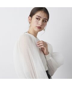 〈Design〉<br>・袖をチュールで切替えたフェミニンなニットプルオーバー<br>・チュールを贅沢に使い、プリーツをかけてボリュームの出したバルーンスリーブ<br>・チュールから透ける素肌が女性らしい<br><br>■洗濯：ドライクリーニング<br>■透け感：袖あり<br>■裏地：なし<br><br><br>【お取り扱い等について】<br>・取り扱いについては、商品についている品質表示でご確認ください。<br>・照明の関係により、実際よりも色味が違って見える場合があります。<br>またパソコン・スマートフォンなどの環境により、若干製品と画像のカラーが異なる場合もございます。予めご了承ください。<br>・商品画像はサンプルのため、色味やサイズ、プリント位置、仕様などに変更がある場合がございますので、予めご了承ください。<br><br><br>モデル身長　172㎝ / 着用サイズ 38号<br>詳細着用モデル身長　168cm / 着用サイズ 38号<br><br><br><br><b>Audie a Muses / オーディア ミューズ</b><br>より華やかに、美しく<br>洗練された上質と自分らしく生きる喜びをあなたへ<br><br><br>ワンランク上の女性になれる服。<br><br>上質なモノづくりにこだわり、<br>時代をこえて愛されるスタンダードアイテム。<br><br>ポジティブにエレガンスを磨く女性に向けたスタイリング提案。<BR>