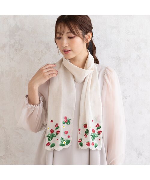 Rose Tiara / ローズティアラ マフラー・ショール・スヌード・ストール | 【再入荷】スカラップ刺繍いちご柄ストール | 詳細3