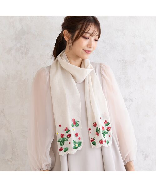 Rose Tiara / ローズティアラ マフラー・ショール・スヌード・ストール | 【再入荷】スカラップ刺繍いちご柄ストール | 詳細4