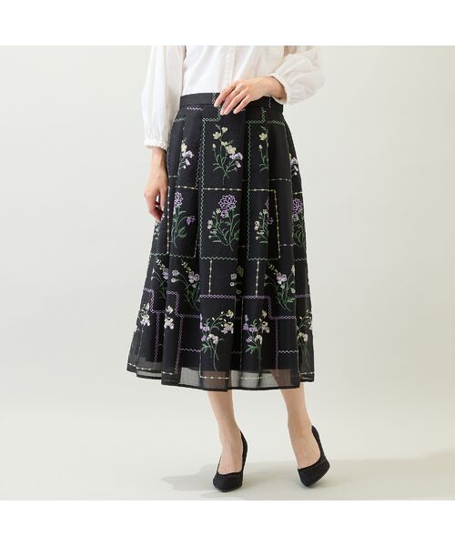 Rose Tiara / ローズティアラ ミニ・ひざ丈スカート | 【セットアップ対応】パネル風刺繍スカート | 詳細5