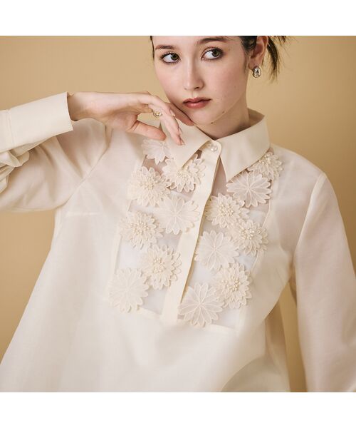 Rose Tiara / ローズティアラ シャツ・ブラウス | 立体フラワーモチーフ付きブラウス | 詳細4