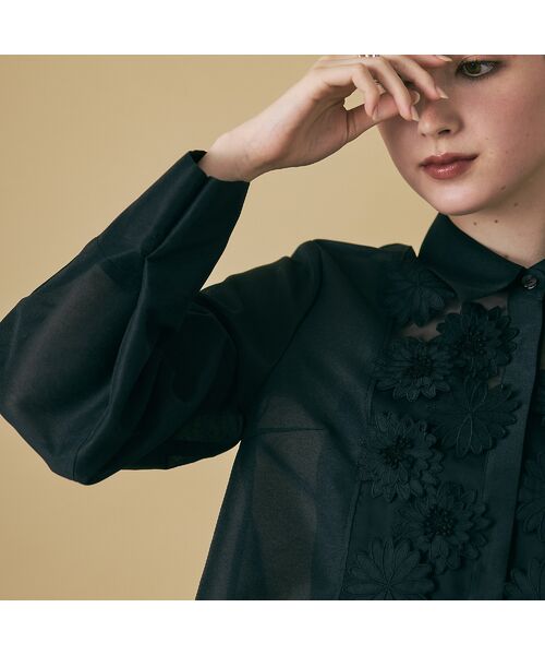 Rose Tiara / ローズティアラ シャツ・ブラウス | 立体フラワーモチーフ付きブラウス | 詳細11