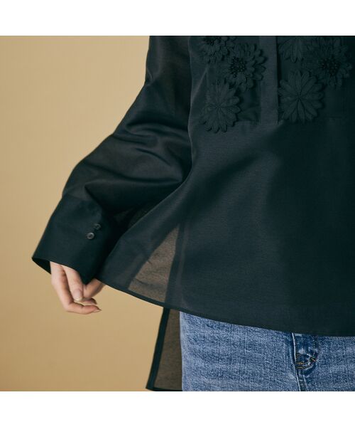 Rose Tiara / ローズティアラ シャツ・ブラウス | 立体フラワーモチーフ付きブラウス | 詳細13