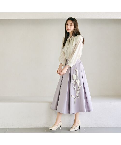 Rose Tiara / ローズティアラ ミニ・ひざ丈スカート | 立体フラワーモチーフ付きフレアスカート | 詳細1