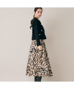 《Design》<br>・一見ヒョウ柄やフラワープリントに見えるAudie a Musesオリジナルのプリントスカート。<br>・ヒョウ柄やフラワープリントが苦手な方もチャレンジしやすいプリント。<br>・タックをたくさんとり、生地をたっぷりと使用した贅沢なスカート。<br>・ふっくらとしたシルエットで、スタイリングのアクセントに。<br>・1枚でモードな雰囲気に仕上がるアイテム。<br><br>■洗濯：ドライクリーニング<br>■透け感：なし<br>■裏地：総裏<br>■ポケット：なし<br>モデル身長　169㎝ / 着用サイズ 38号<br><br>【お取り扱い等について】<br>・取り扱いについては、商品についている品質表示でご確認ください。<br>・照明の関係により、実際よりも色味が違って見える場合があります。<br>またパソコン・スマートフォンなどの環境により、若干製品と画像のカラーが異なる場合もございます。予めご了承ください。<br>・商品画像はサンプルのため、色味やサイズ、プリント位置、仕様などに変更がある場合がございますので、予めご了承ください。<br><br><br><br><b>Audie a Muses / オーディア ミューズ</b><br>スタンダードなアイテムに女性らしい柔らかさを加え、モードに仕上げたオーディアミューズ。<br>コンサバティブになりすぎず、構築的なシルエットと手の込んだディティールで織りなすクチュール感のあるアイテム。<br>上質なエレガンスを纏い、自分らしくオシャレを楽しむ女性に向けた華やぎ感のあるフェミニンモードを提案。<BR>