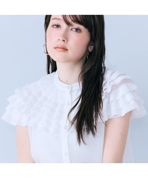 Rose Tiara / ローズティアラ シャツ・ブラウス | フリルギャザーショルダーブラウス（オフ）