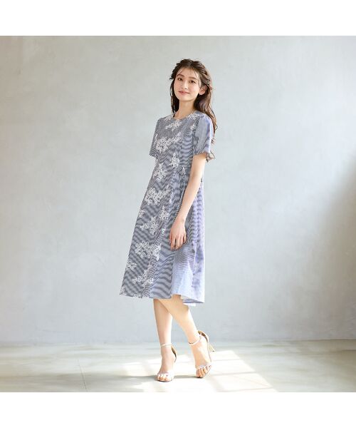 Rose Tiara / ローズティアラ ミニ丈・ひざ丈ワンピース | リボンベルト付きフラワー刺繍チェックワンピース | 詳細1