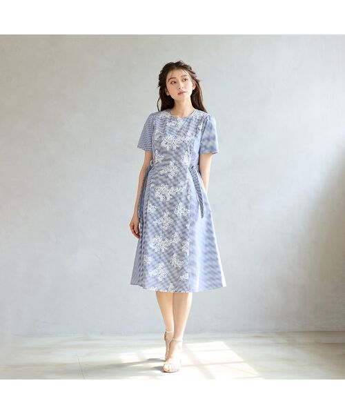 Rose Tiara / ローズティアラ ミニ丈・ひざ丈ワンピース | リボンベルト付きフラワー刺繍チェックワンピース（ブラック）