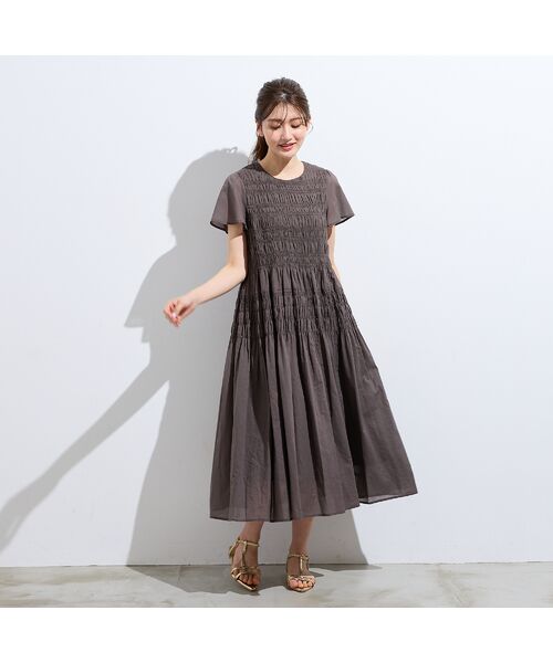 Rose Tiara / ローズティアラ ミニ丈・ひざ丈ワンピース | シャーリングマキシ丈ワンピース（ブラウン）