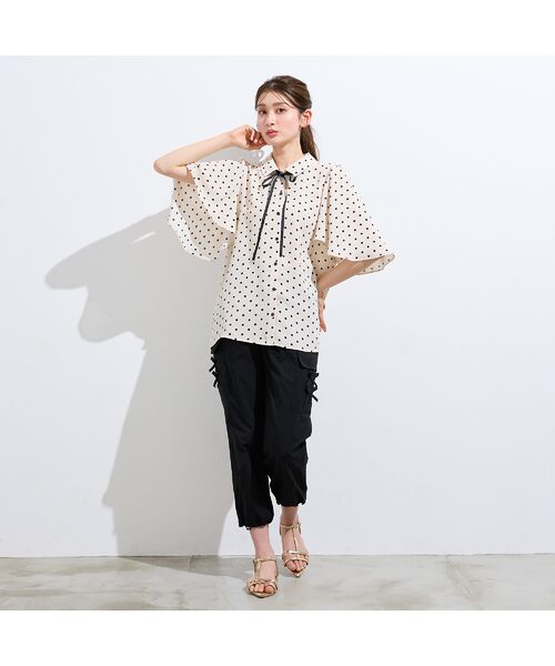 Rose Tiara / ローズティアラ シャツ・ブラウス | フレア袖ドットブラウス（オフ）