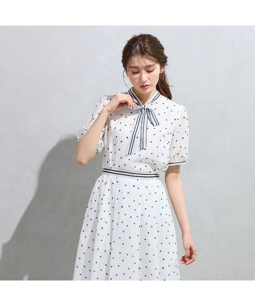 Rose Tiara / ローズティアラ シャツ・ブラウス | 配色ラインリボン襟ドットプリントブラウス（オフ）