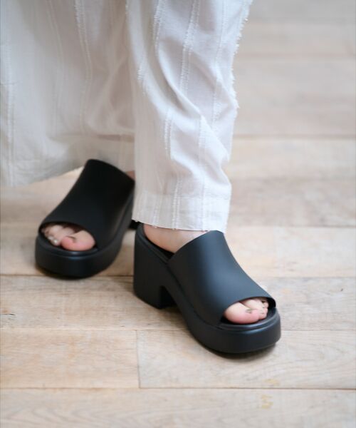 CROCS クロックス ブルックリン　ウーブン　スライド サンダル W9 Crocs (クロックス) ブルックリン ウーブン スライド ヒール