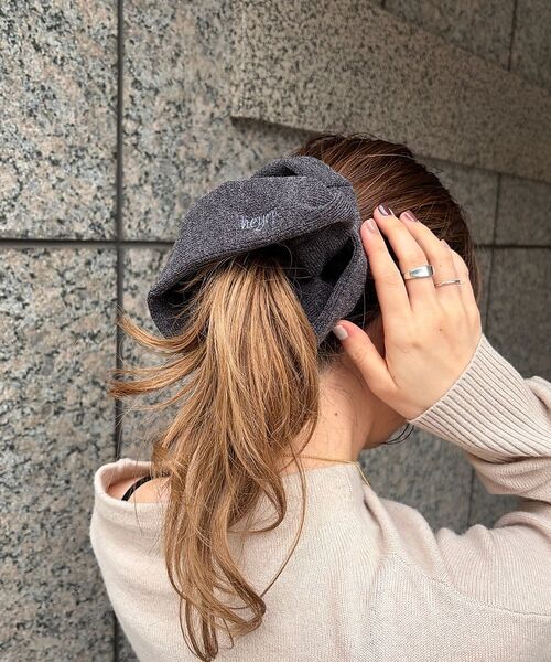 Rouge vif la cle / ルージュ・ヴィフ ラクレ ヘアアクセサリー | 【heyep／ヘイップ】ニットロゴシュシュ KNIT LOGO SCRUNCHI | 詳細1