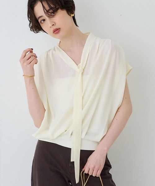 Rouge vif la cle / ルージュ・ヴィフ ラクレ シャツ・ブラウス | タイ付きドレープタックVネックブラウス【予約】（オフホワイト）