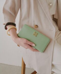 russet / ラシット 財布・コインケース・マネークリップ | モノグラムプレートラウンドジップウォレット