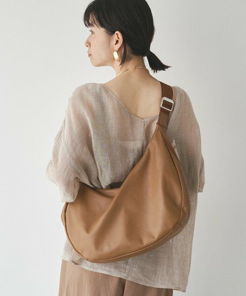 名品】ソフトレザーラウンドビッグショルダーバッグ