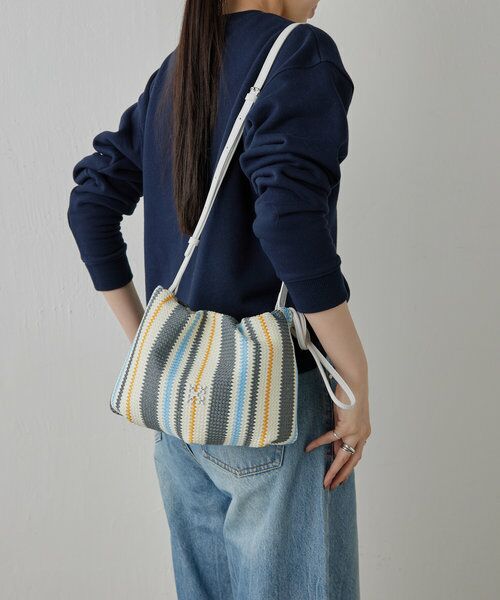 ロラライハリス♡ターコイズブルーベルベット♡刺繍の丸い巾着ショルダーバッグ ロラライハリス♡ターコイズブルーベルベット♡刺繍の丸い巾着