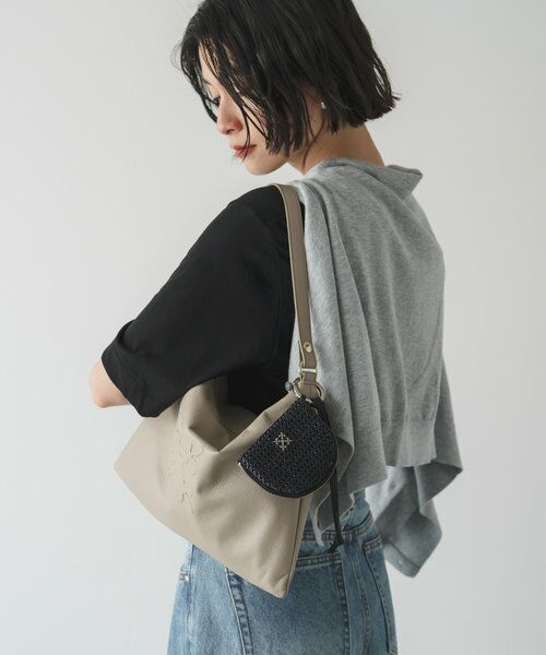 russet / ラシット ショルダーバッグ | エンボスモノグラムショルダーバッグ | 詳細29