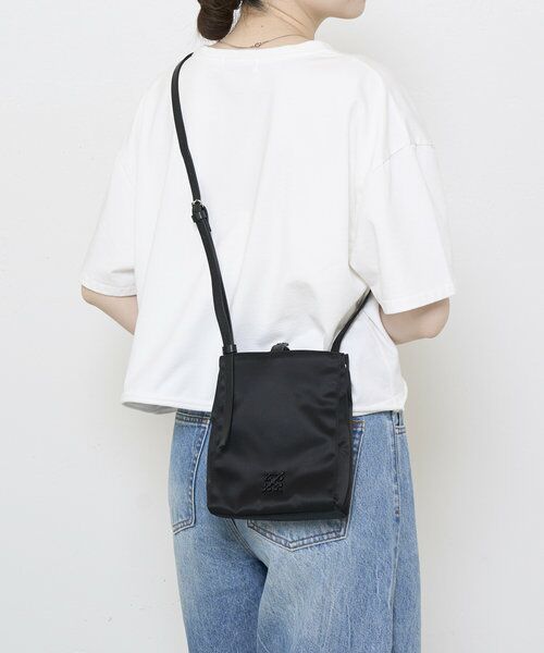 長財布がちょうど入る】ナイロンミニショルダーバッグ