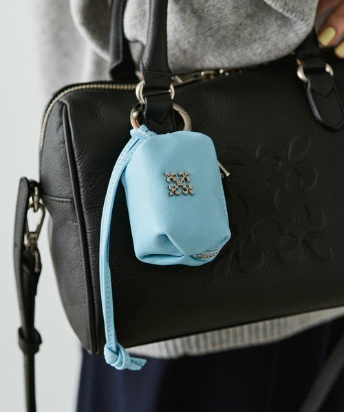 russet / ラシット キーホルダー・ストラップ | カラビナ付き レザーミニポーチ型チャーム（サックスブルー）