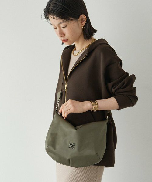 極美品 ラシット スリングバッグ ブラック クラウズナイロン ショルダーバッグ russet ショルダーバッグ バッグ 「310g」 クラウズナイロン